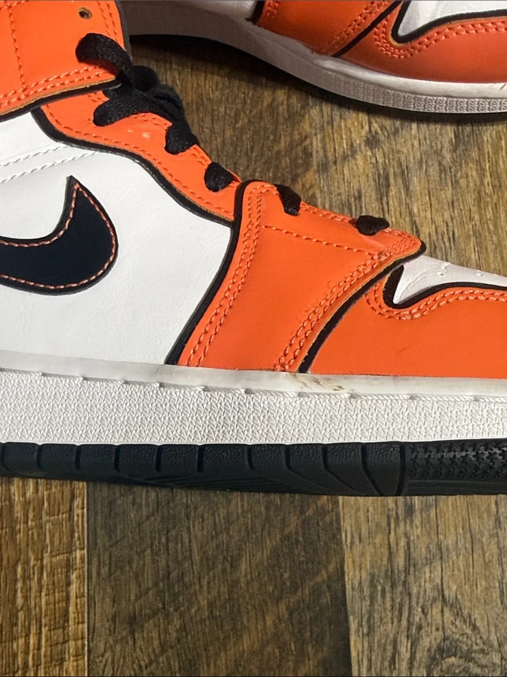 Air Jordan 1 Mid SE Turf Orange Patent BQ6931-802 7Y Women’s 8.5